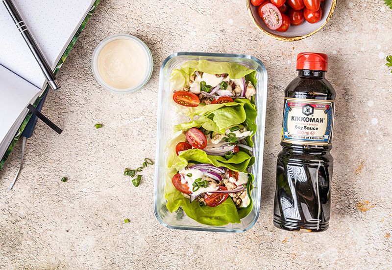Salat-Wraps mit Pouletfleisch und Dressing