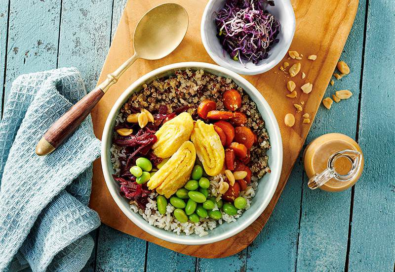 Quinoa Bowl mit Omelette