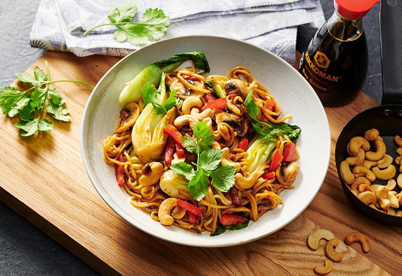 Gebratene Nudeln mit Pak Choi